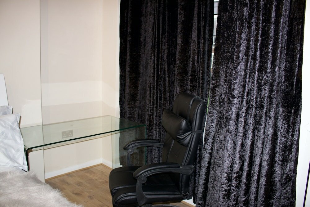 Фото Umbrella Properties Woolwich London