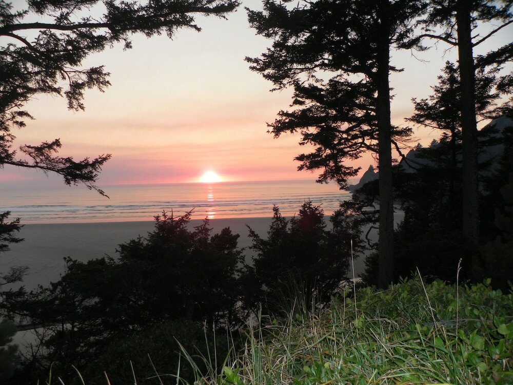 Фото Tyee Lodge Oceanfront B&b