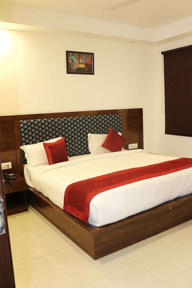 Фото Hotel Emblem Suites