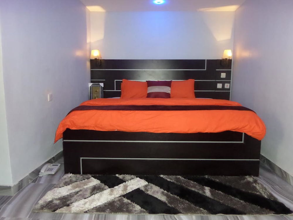 Фото White Court View Hotel