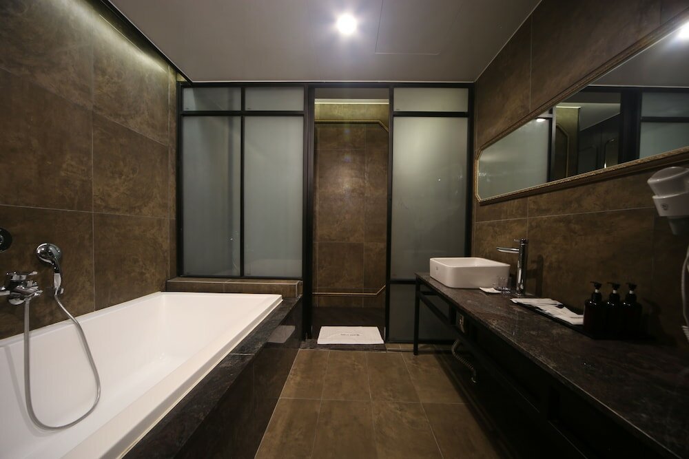 Фото Brown Dot Hotel Beomil