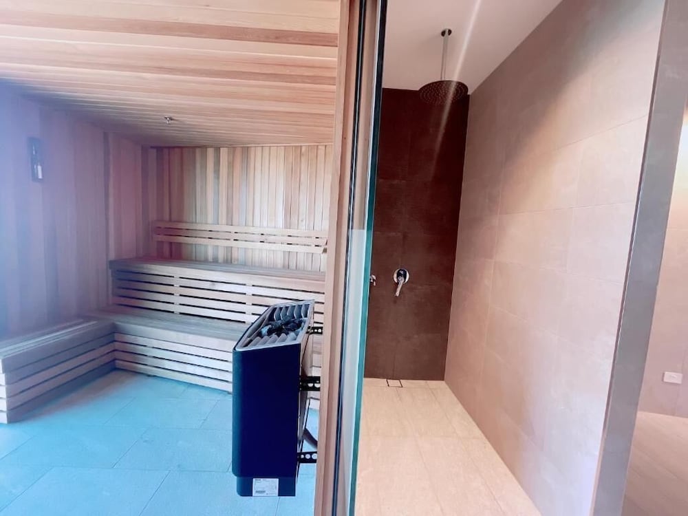 Фото Luxurious 1 Bdrm Apartment in Gc Casino