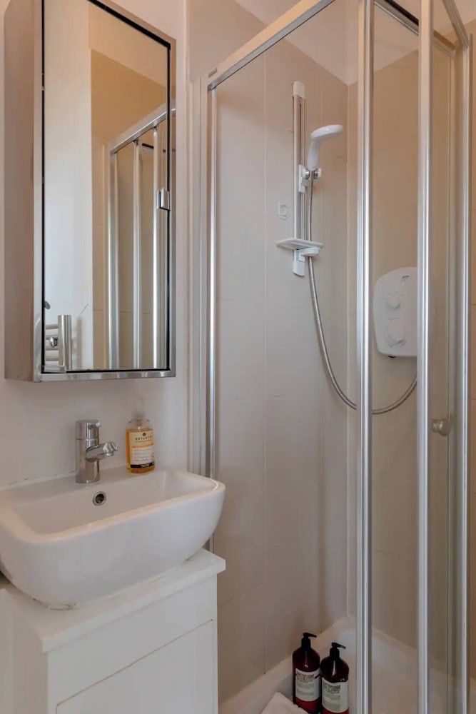 Фото Incredibly Located Studio Flat - Camden Town