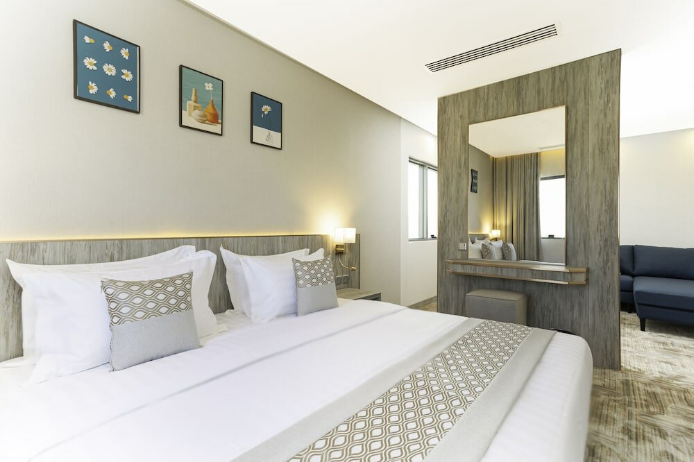 Фото The Seasons Hotel