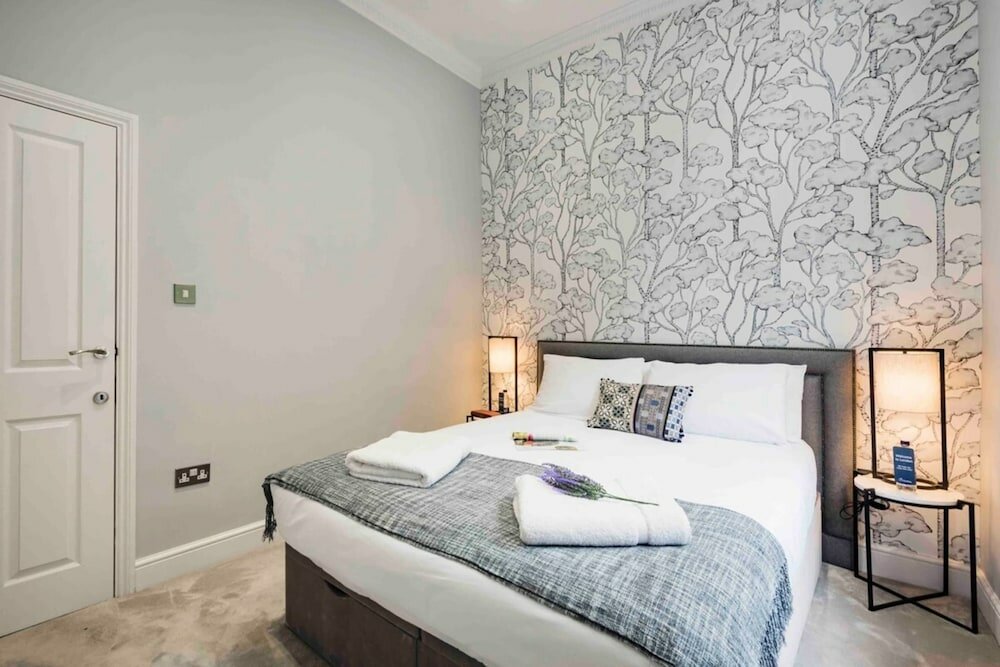 Фото Bright and Modern Bayswater Apartment