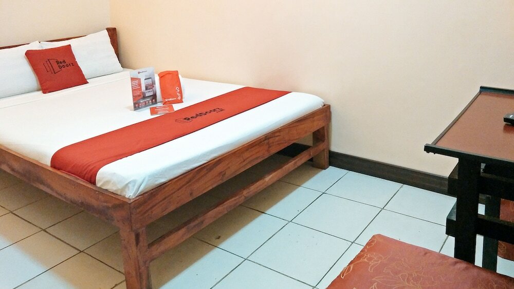 Фото RedDoorz near Baclay Drive Super Metro