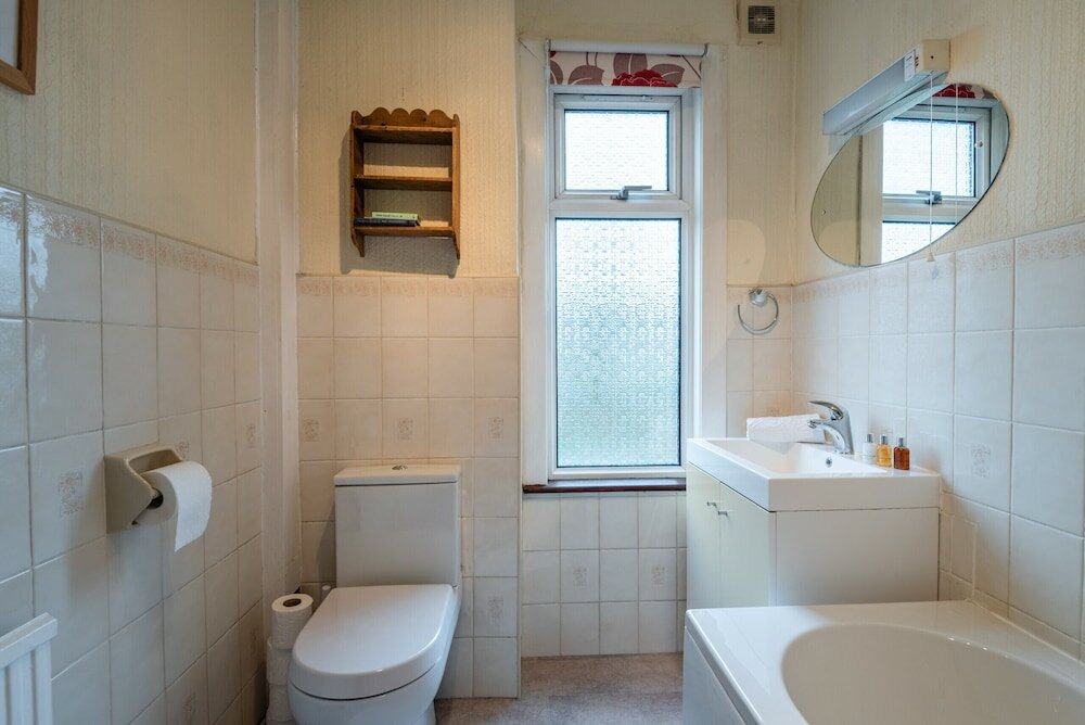 Фото Charming Victorian Family Home in Wimbledon