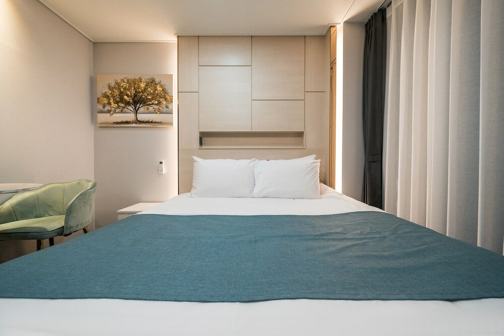 Фото GriffinBay Hotel