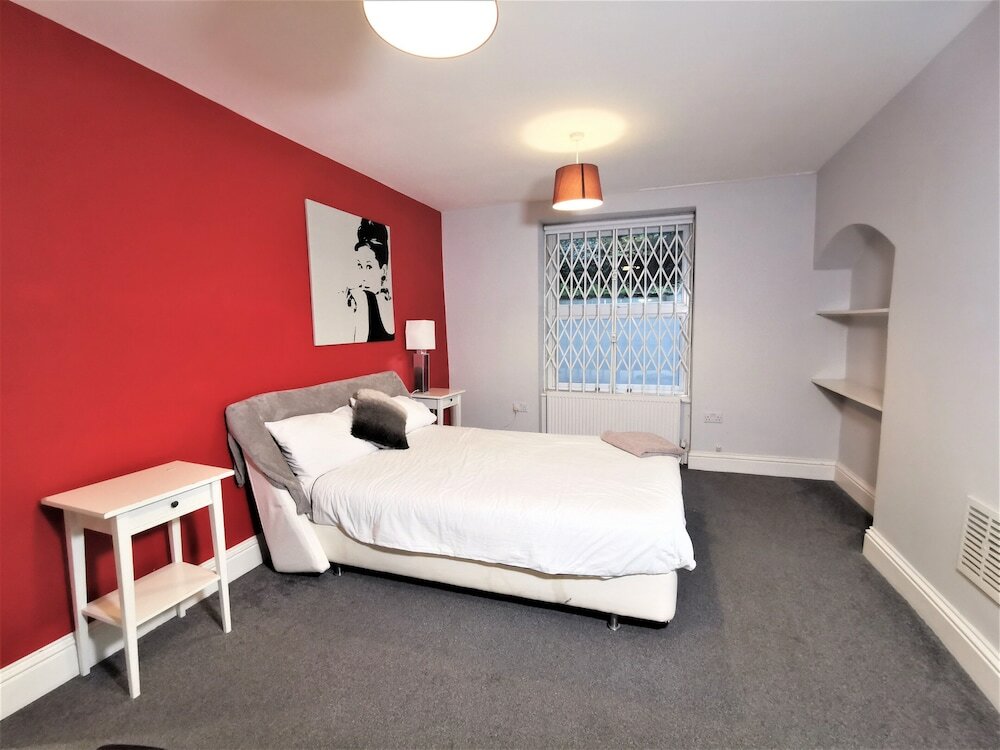 Фото Spacious 2 bed flat in Camden