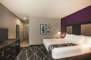 Гостиница La Quinta Inn & Suites by Wyndham Dallas Northeast-Arboretum