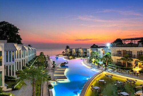 Vannee Golden Sands Beachfront Resort