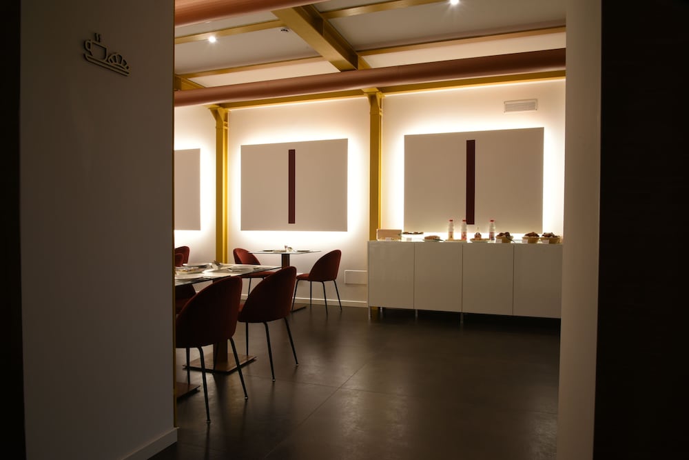 Фото Outside Hotel