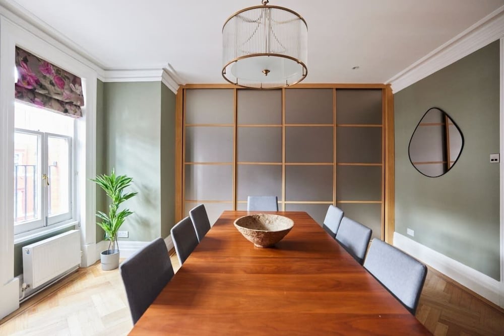 Фото The Hyde Park Mansion Place - Lovely 3bdr Flat