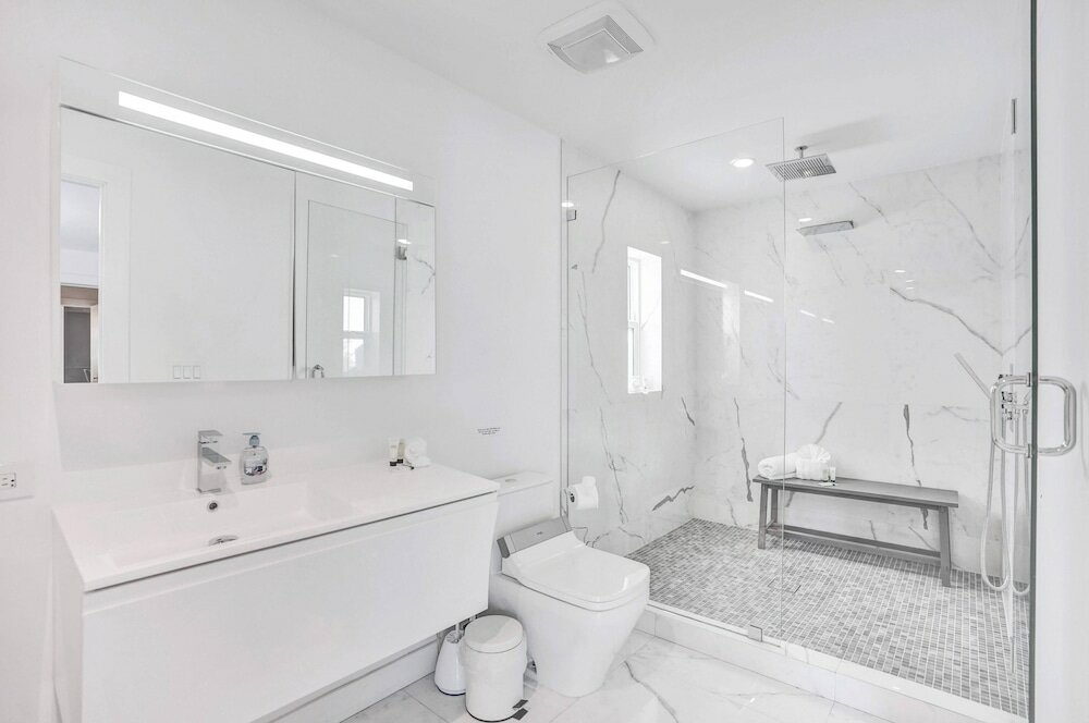 Фото Gorgeous 5br Home with Heated Pool