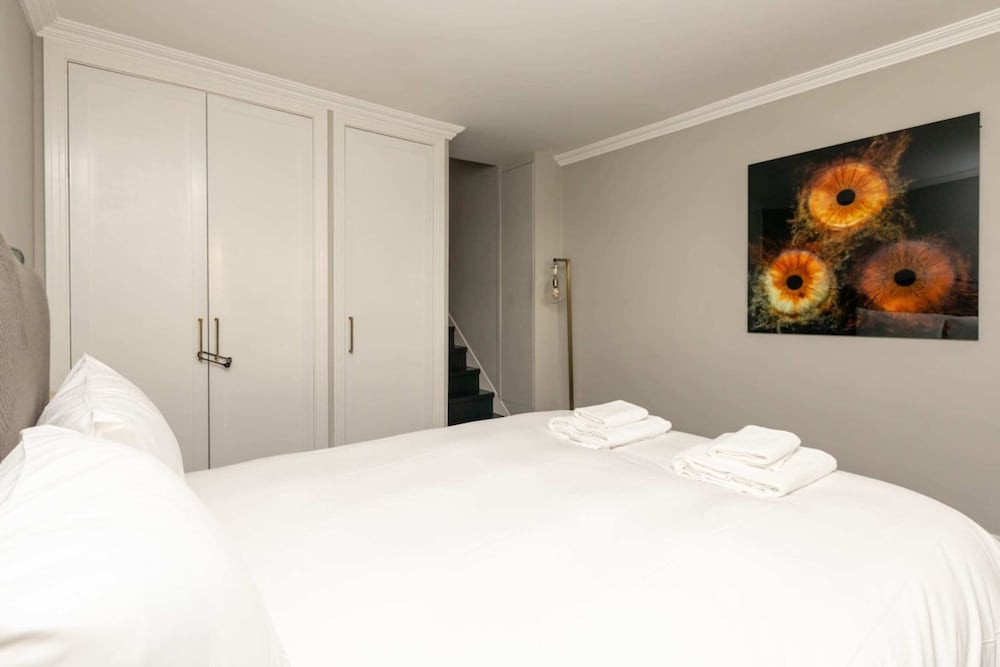 Фото Dazzling Top Floor 1bedroom Flat - Earl's Court!