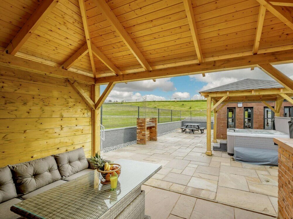 Фото Westertonhill Holiday Lodges