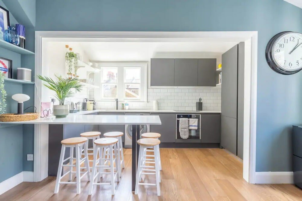 Фото Luxuriously Designed 3 Bedroom Apartment in Clapham