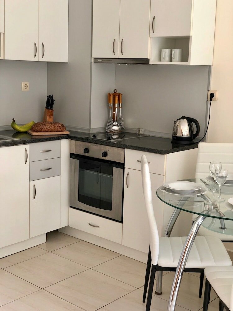 Фото Marty's Beachfront Apartments