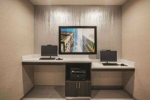 Гостиница La Quinta Inn & Suites by Wyndham Dallas Northeast-Arboretum