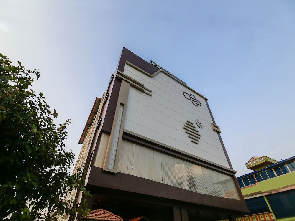Фото Capital O 35621 Hotel Durga International