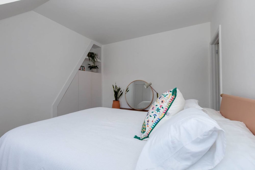 Фото Bright 1 Bedroom Flat Near the Tube