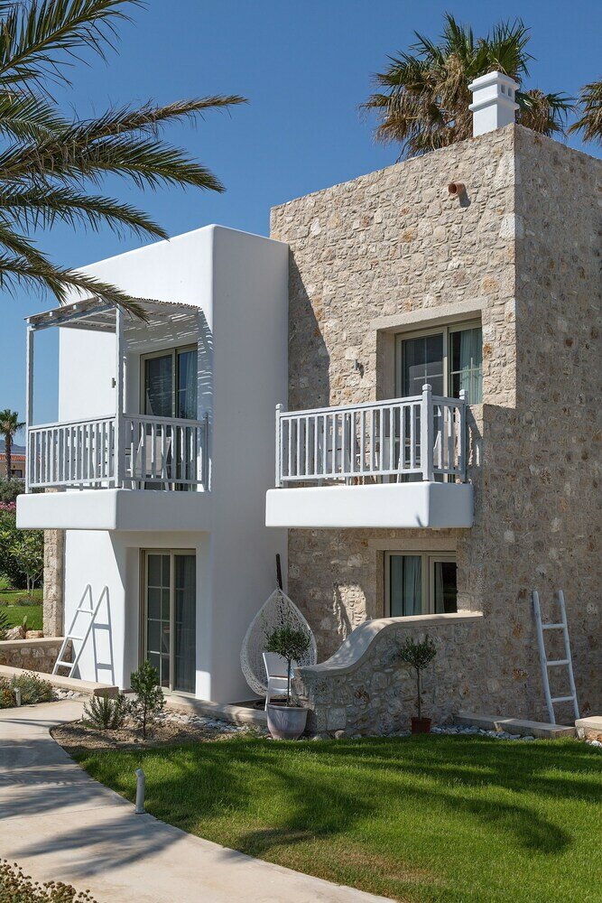 Фото White Pearls Luxury Suites - Adults Only