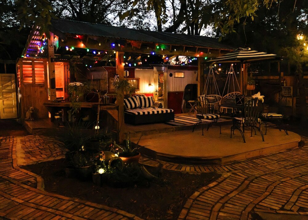 Фото Cedar Oaks Inn The Bath House