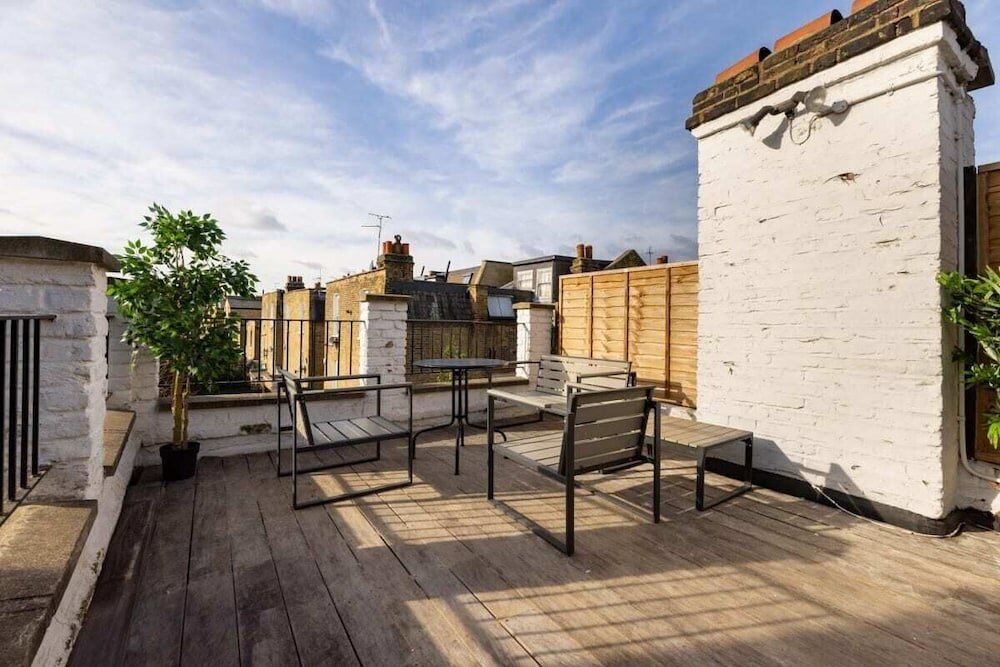 Фото The London Crib - Relaxing 1bdr Flat With Terrace