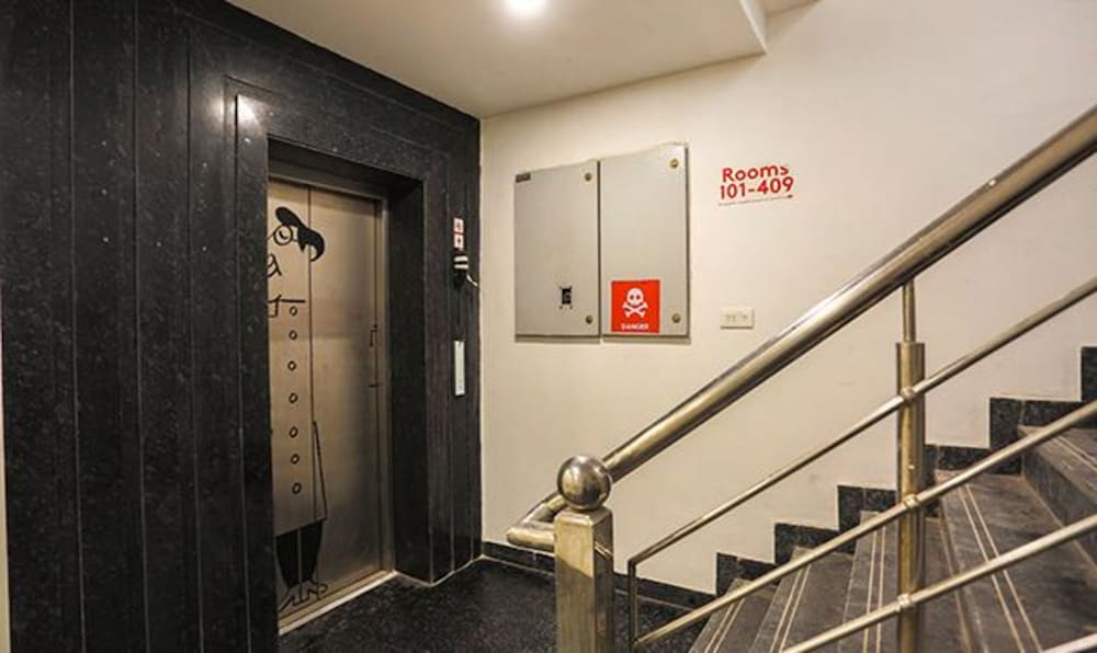 Фото Fabhotel F9 Paschim Vihar