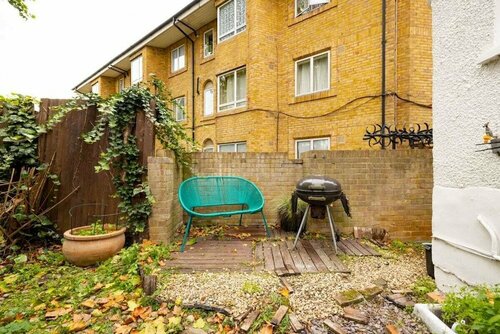 Гостиница The Eltham Classic - Stunning 1bdr Flat With Garden в Лондоне