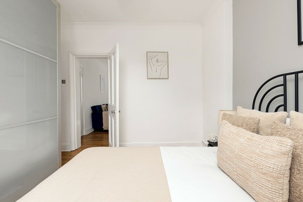 Фото The Bow Road Collection