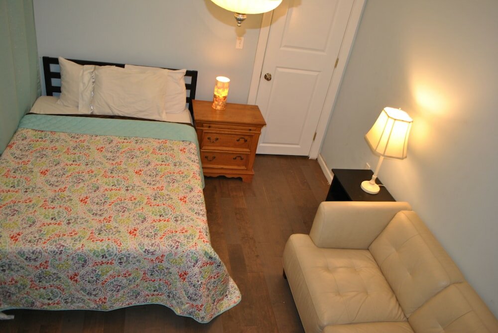 Фото L 3 Downtown Newark Guesthouse