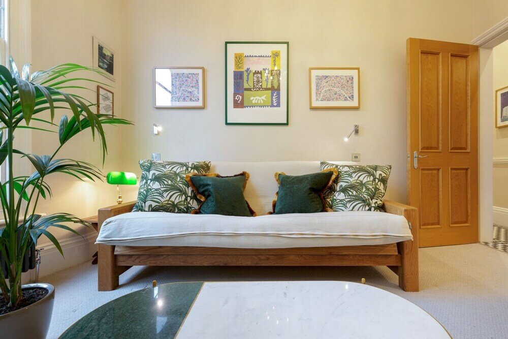 Фото Bright Camberwell Georgian Apartment
