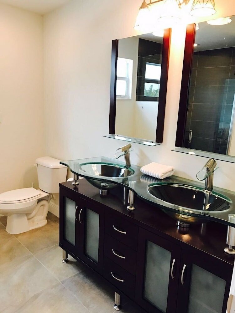 Фото 4 Bedroom Home by Ideal Experience Vr