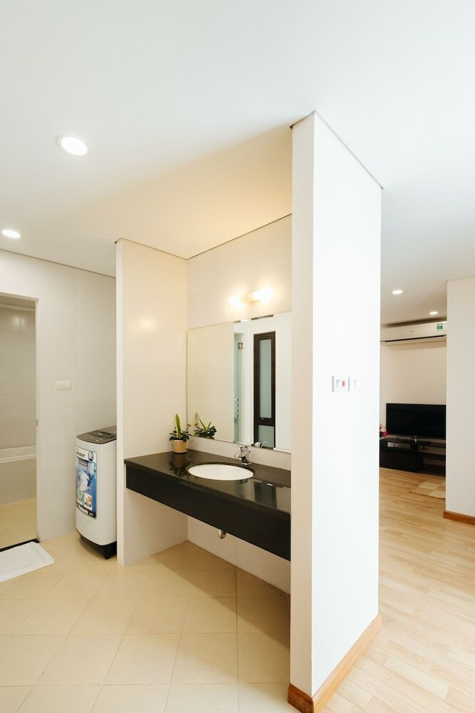 Фото Hb Serviced Apartment - 121b Quan Hoa