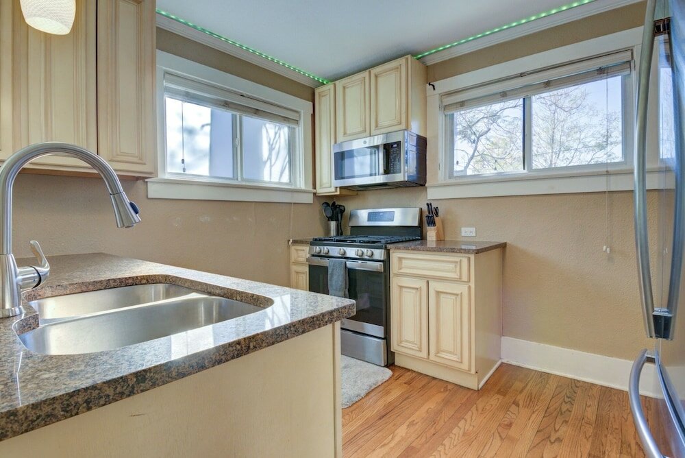 Фото Lux Bach Retreat w Hot Tub