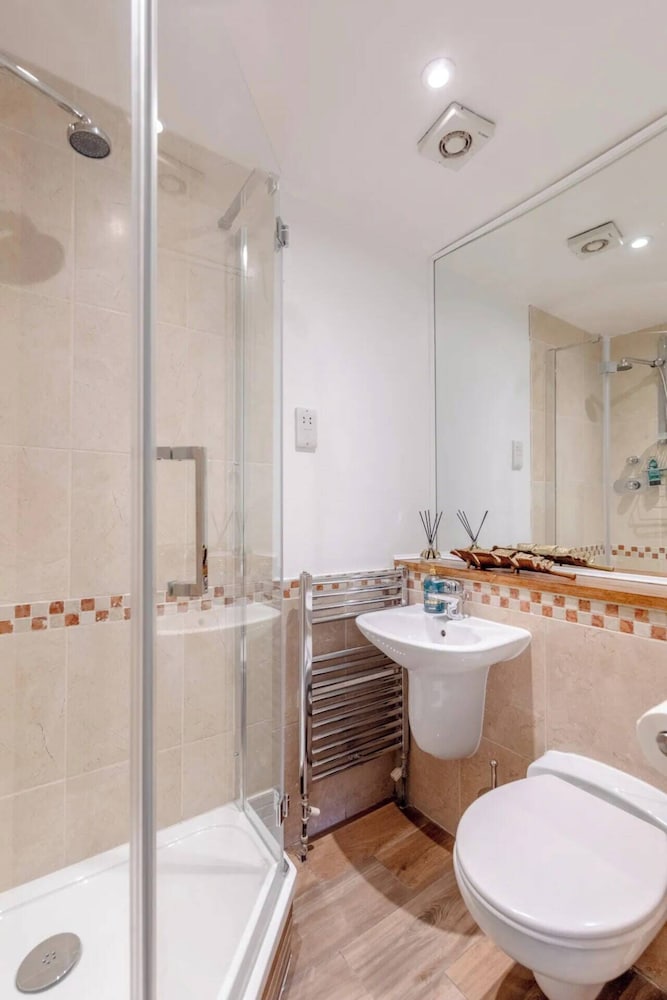 Фото Chic & Peaceful 2bd Flat - Hampstead