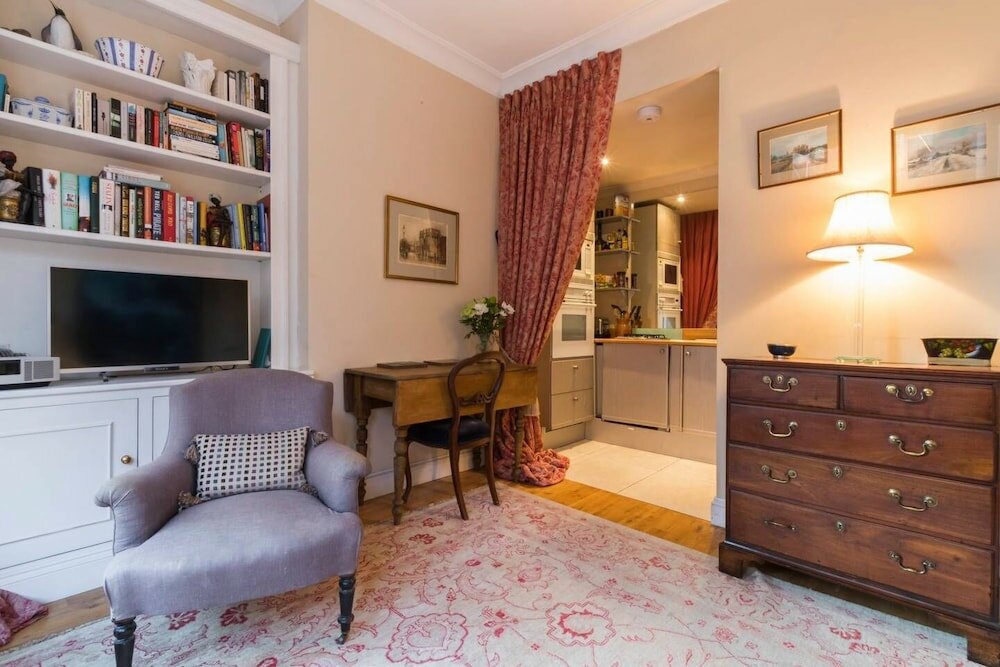 Фото Long Stay Discounts - Charming 1 bed Apt, Chelsea