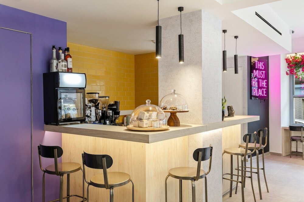 Фото The Q Hotel