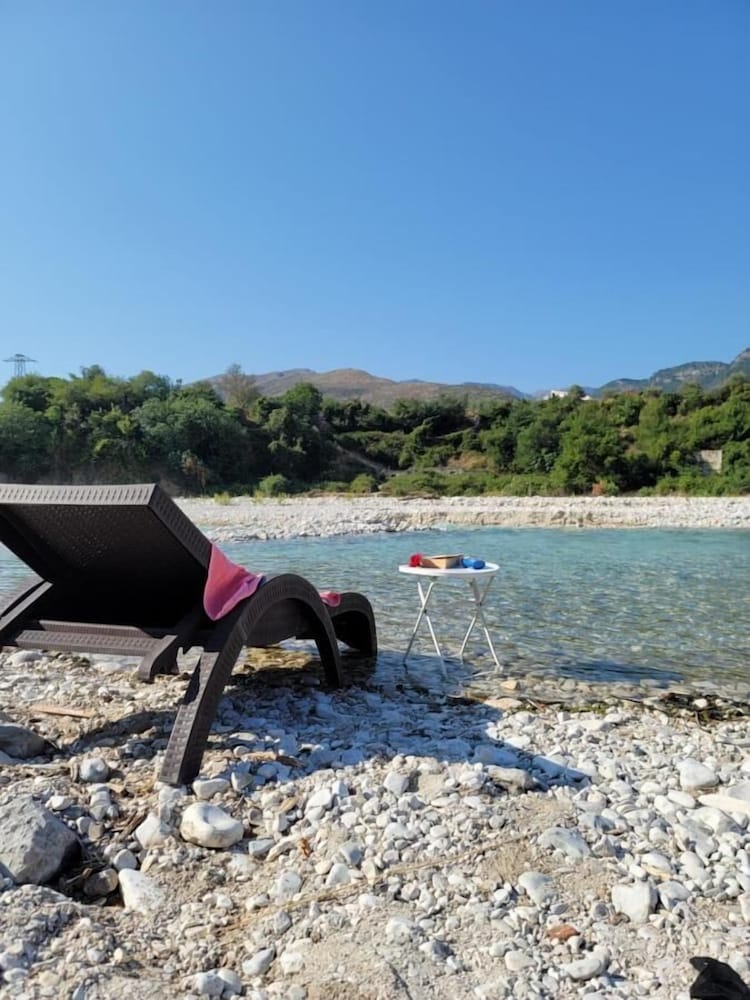 Фото Lord Byron Guesthouse