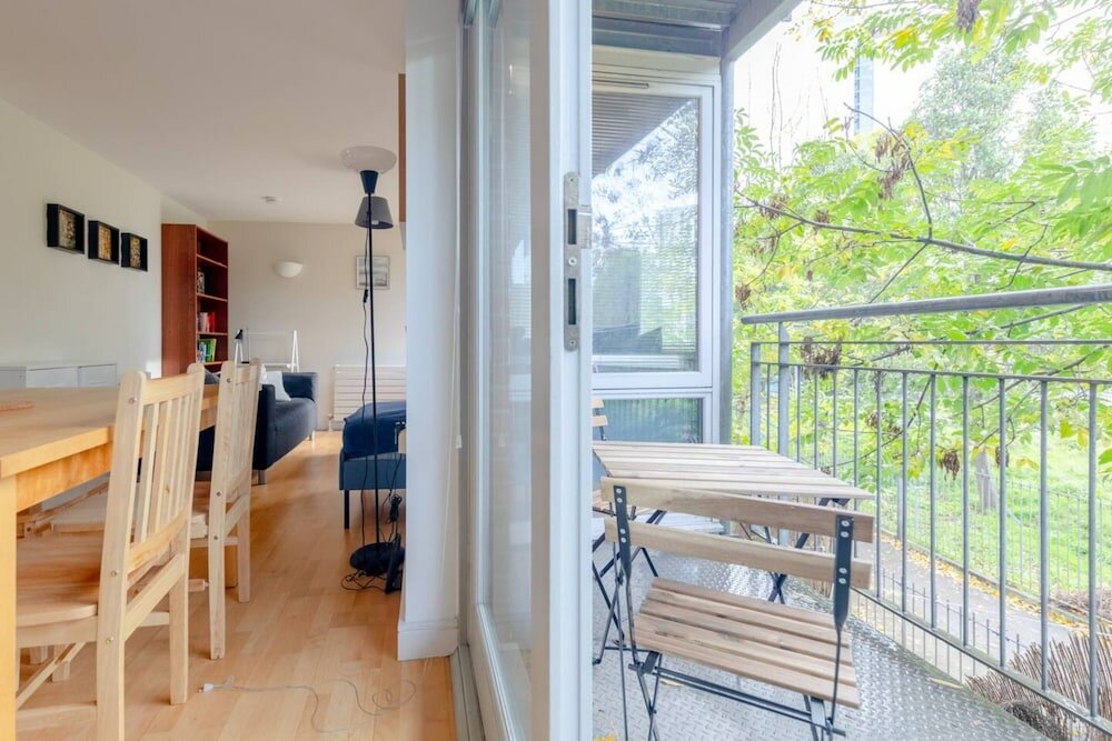 Фото Spacious 2 Bedroom Apartment Near White City