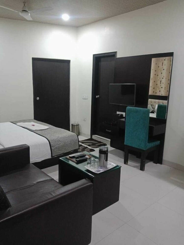 Фото Hotel Mandakini Lush