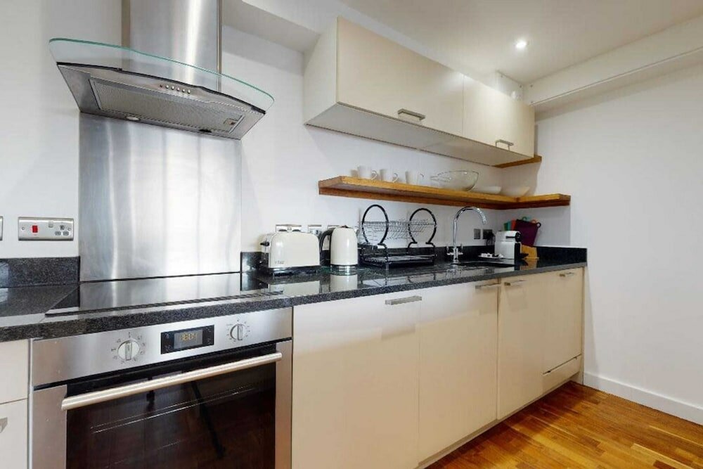 Фото Short let - Penthouse Apartment With West-facing Terrace