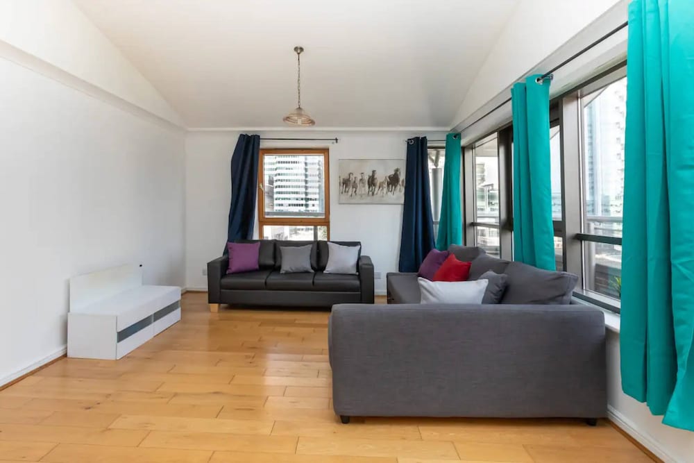 Фото Top Floor 1bd Flat With Balcony - Isle of Dogs