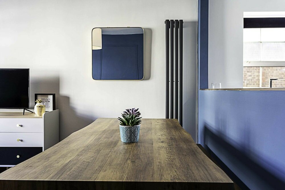 Фото Beautiful Aldgate Apartment