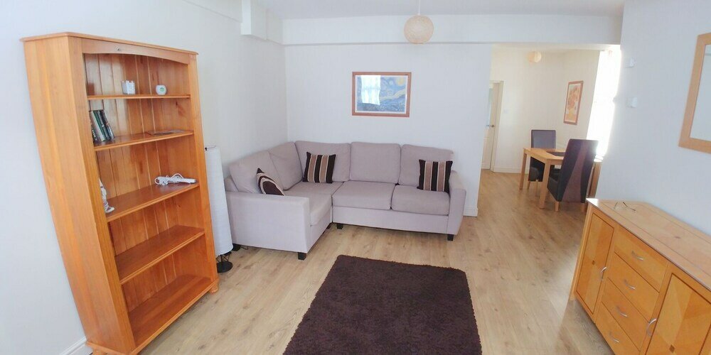 Фото Spacious 3-bedroom House With Superfast Wi-fi