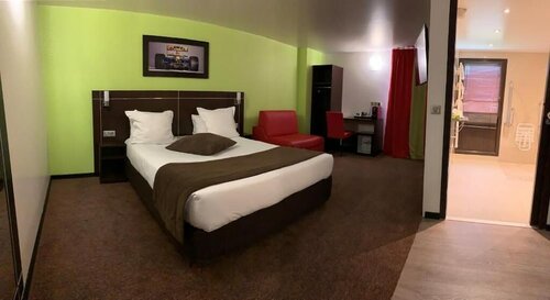 Гостиница Enzo Hotel Brétigny в Сенте-Женевьев-де-Буа