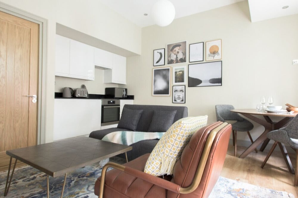 Фото The Soho Loft - Elegant & Modern 1bdr in Soho