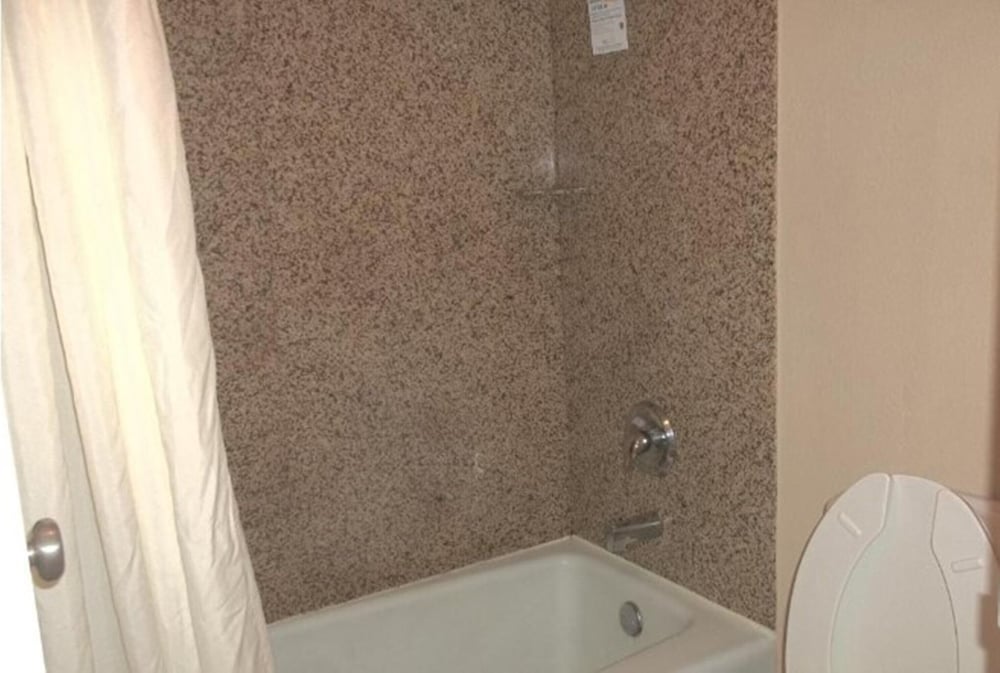 Фото Days Inn by Wyndham Fort Lauderdale Airport Cruise Port