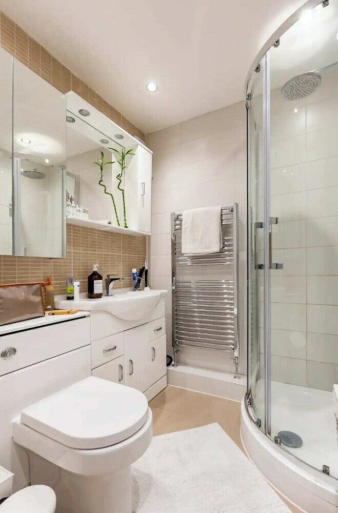 Фото Sunny 3bd House W/private Garden - Wapping!